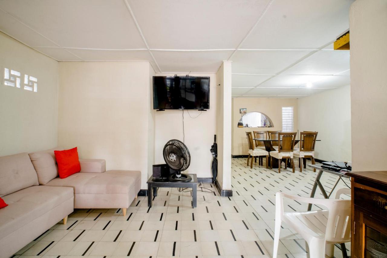 Habitacion Privada En Casa De Mis Padres バランキージャ エクステリア 写真